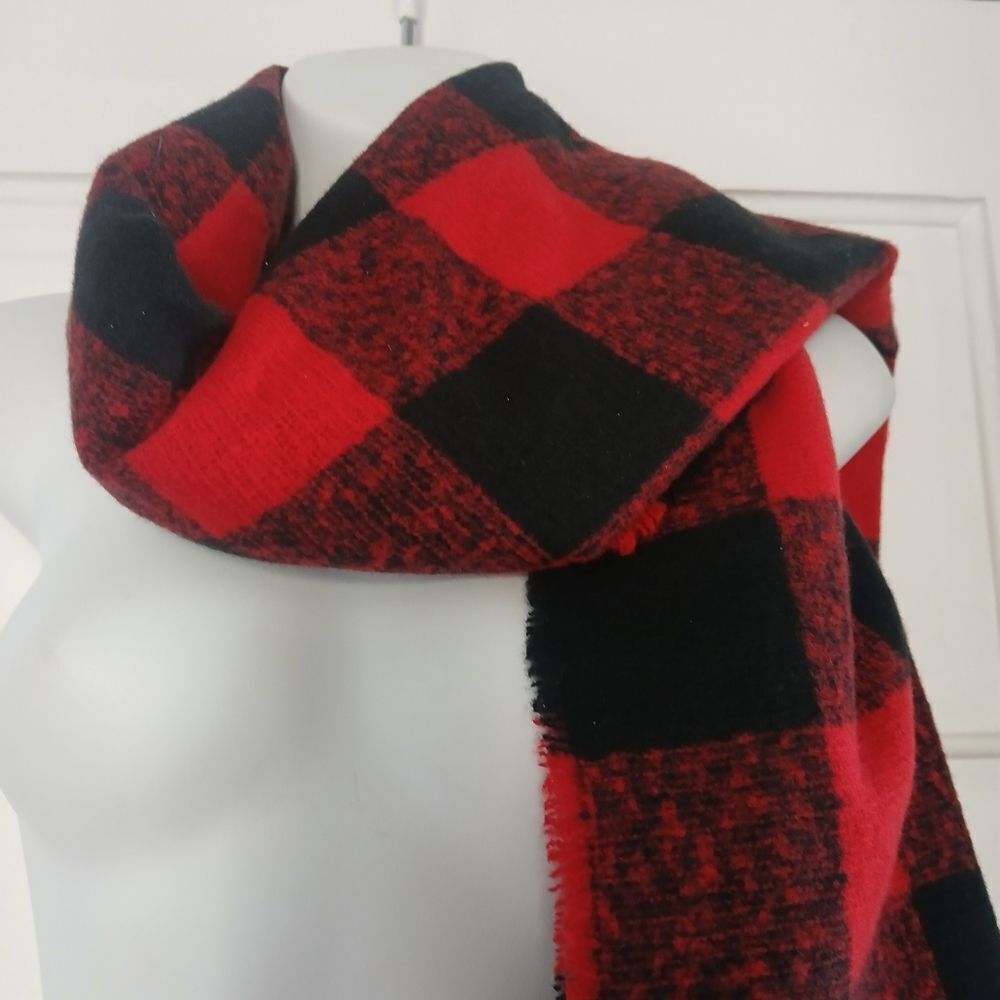 Old Navy Red and Black Buffalo Plaid Blanket Scarf Fringe Hem 26 x 75 Soft - Picture 6 of 14